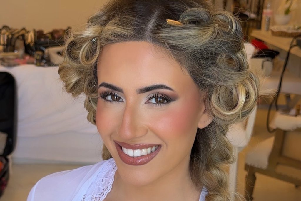 KATIE STAVROU MUA